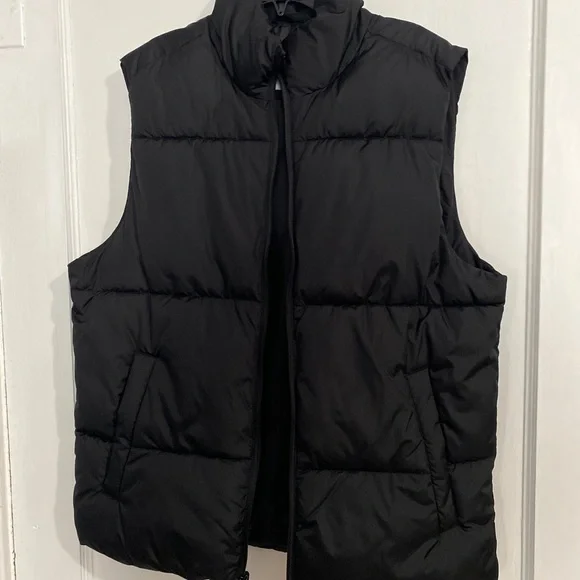Old Navy Men’s Puffer Vest